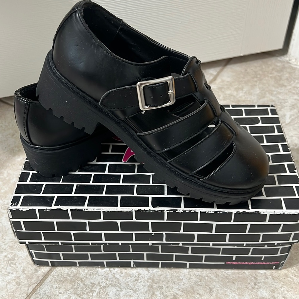 Sofia Lyon Black brand new